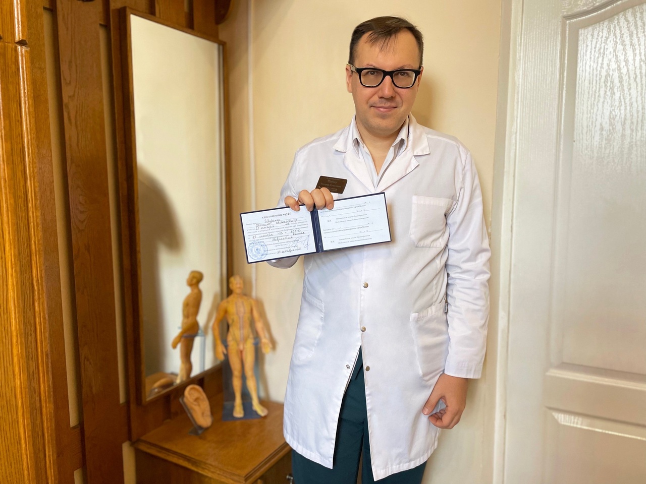 картинка Поздравляем врача-невролога Щуренко Евгения Алексеевича с присвоением высшей категории